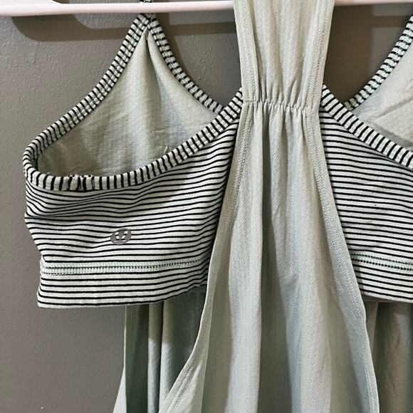 Lululemon No Limits Tank Top Built In Bra black Sky Blue Stripe Black Size 8 - Picture 3 of 6